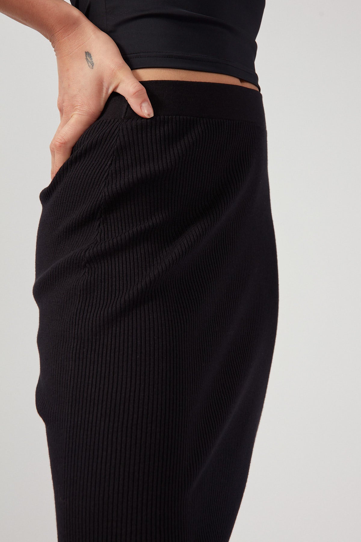 Perfect Stranger Drea Knitted Midi Skirt Black
