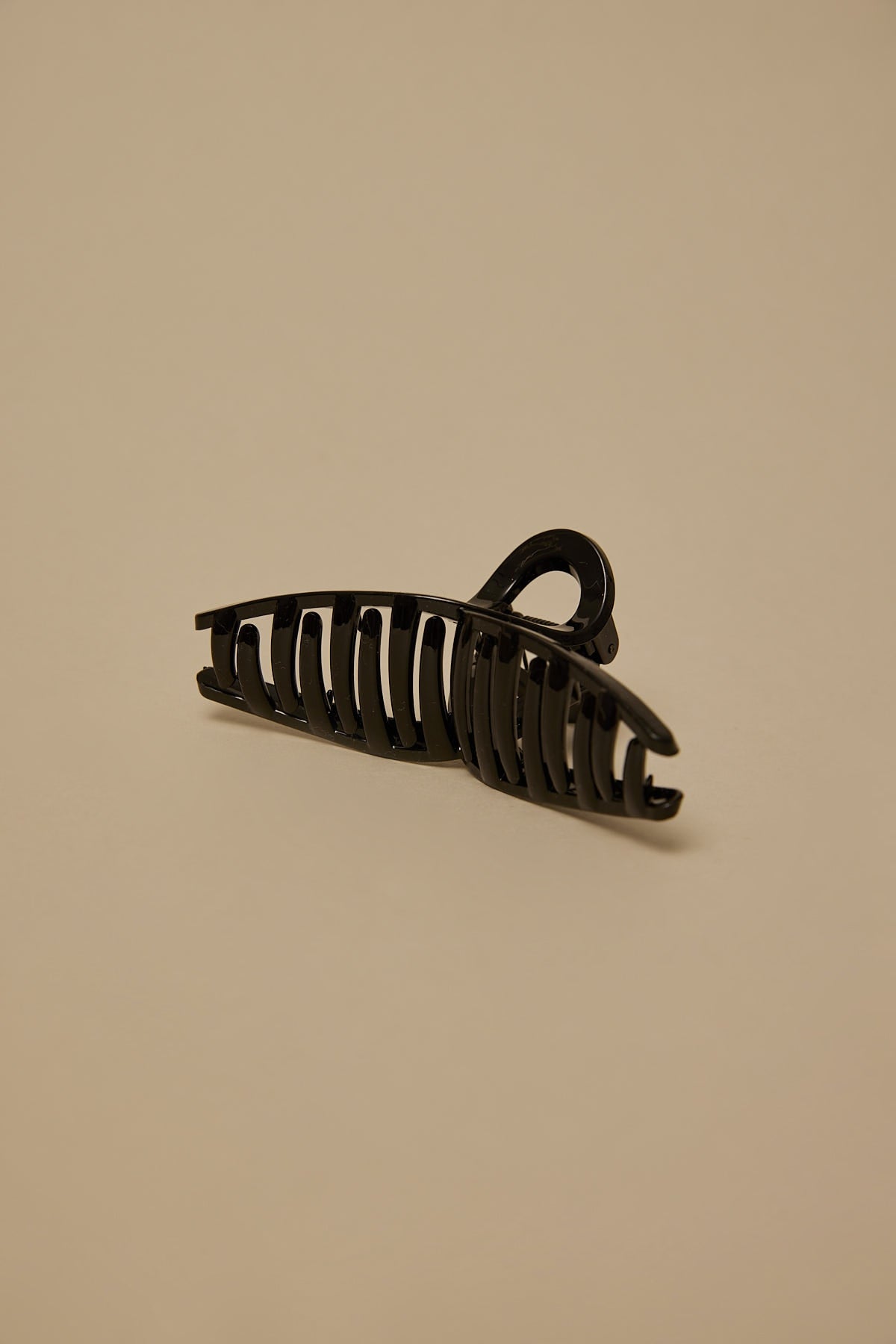 Token Twist Hair Claw Black