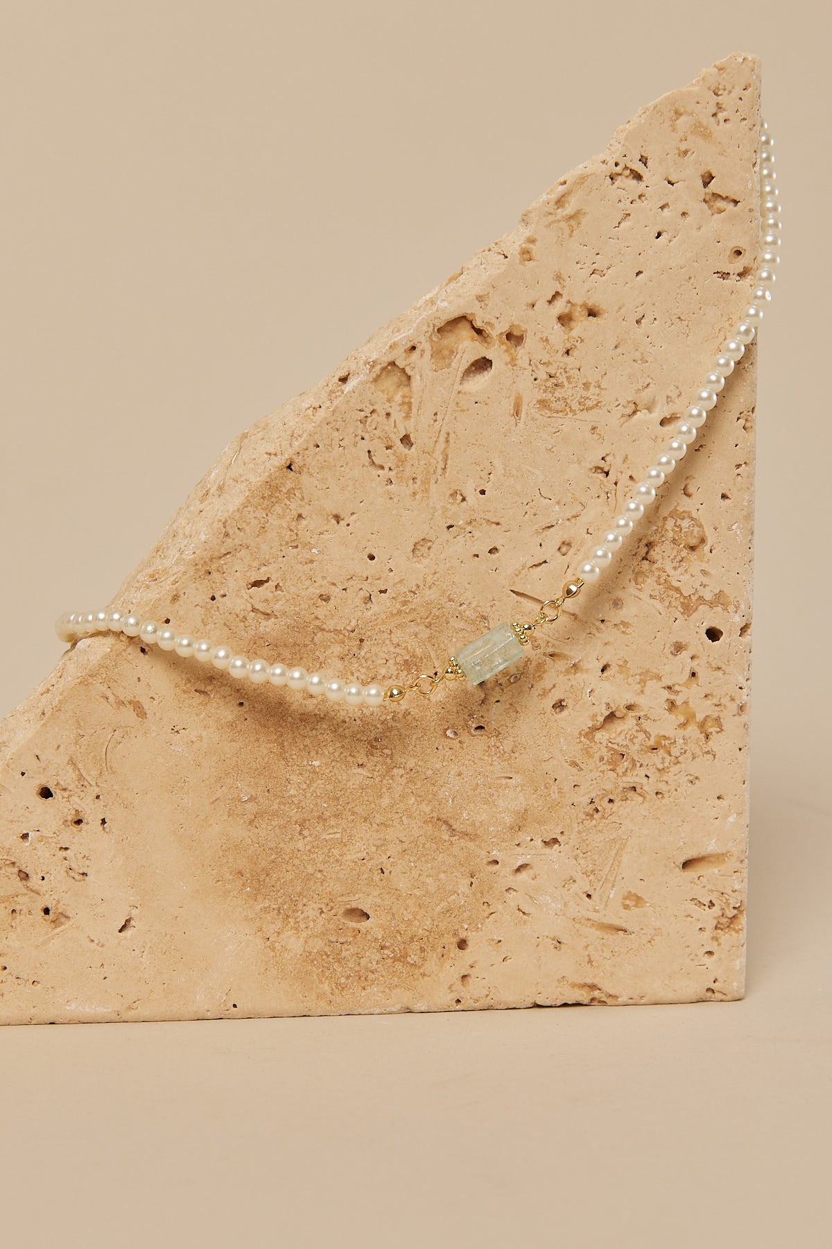 Token Pearl Gem Necklace Gold/White