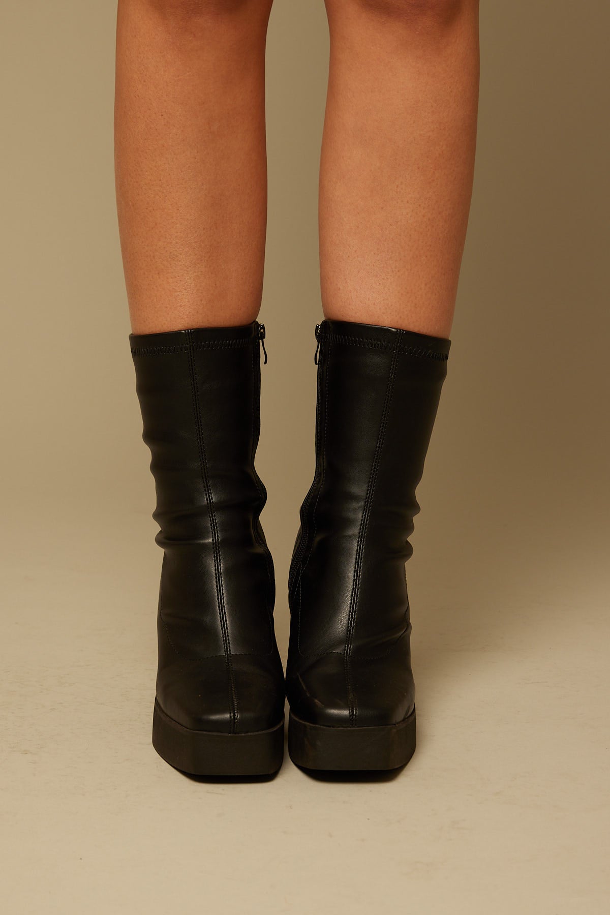 Therapy Jagger Black