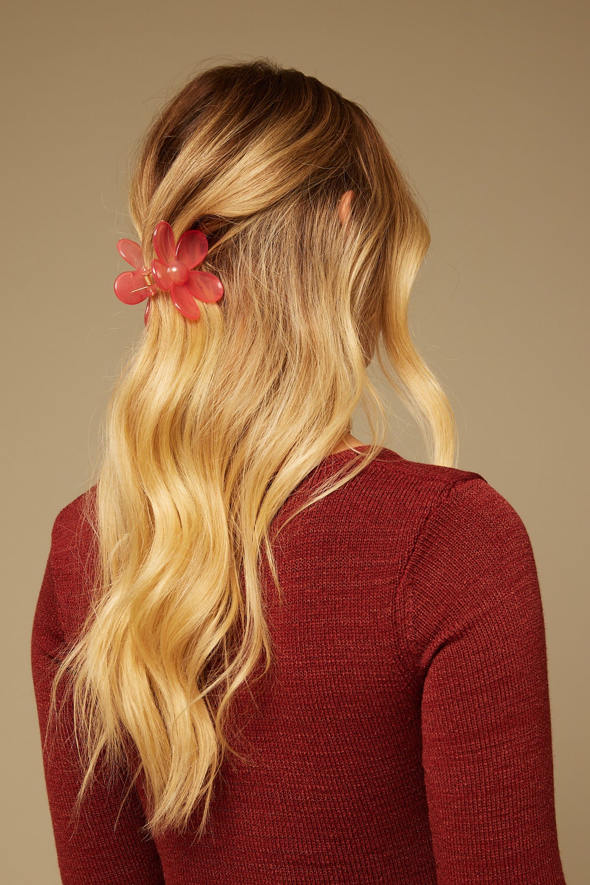Token Large Flower Hair Claw Pink