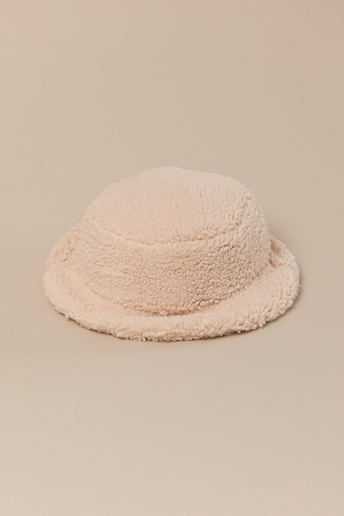 Token Fluffy Teddy Bucket Hat Oat