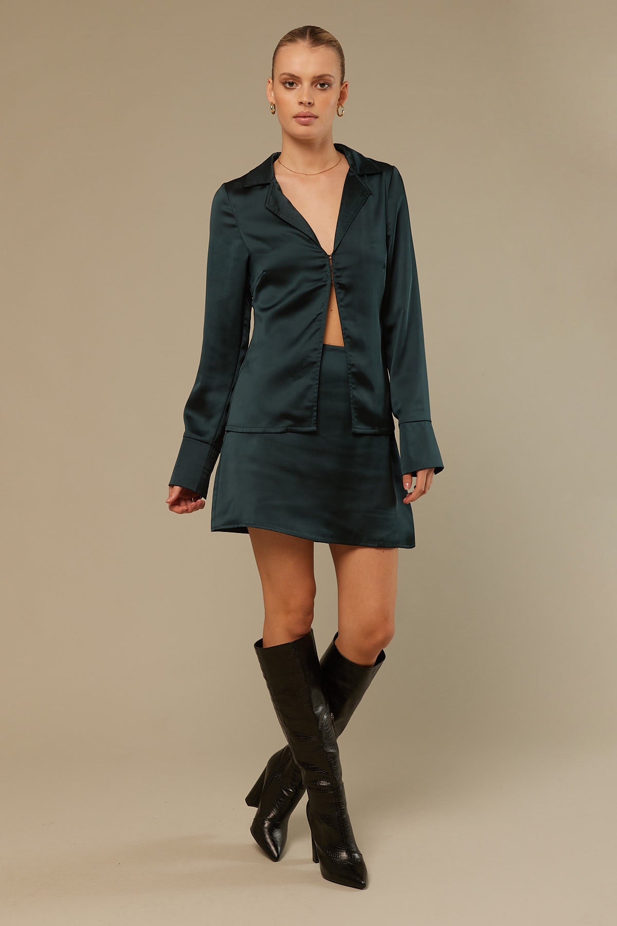 Perfect Stranger Stella L/SLV Satin Top Green
