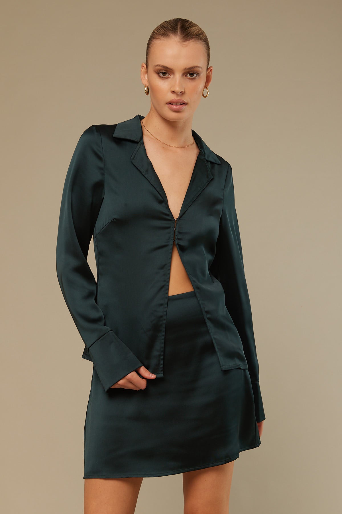 Perfect Stranger Stella L/SLV Satin Top Green