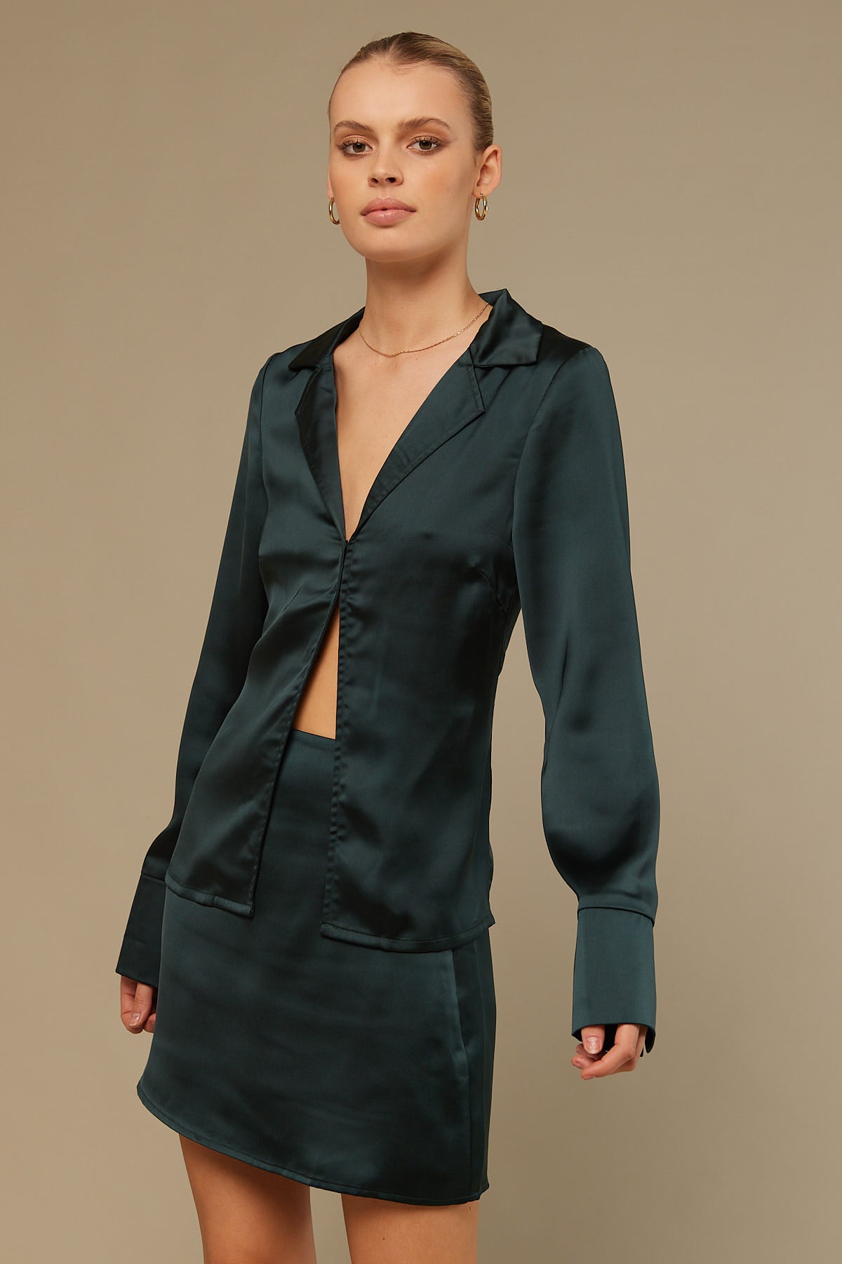 Perfect Stranger Stella L/SLV Satin Top Green