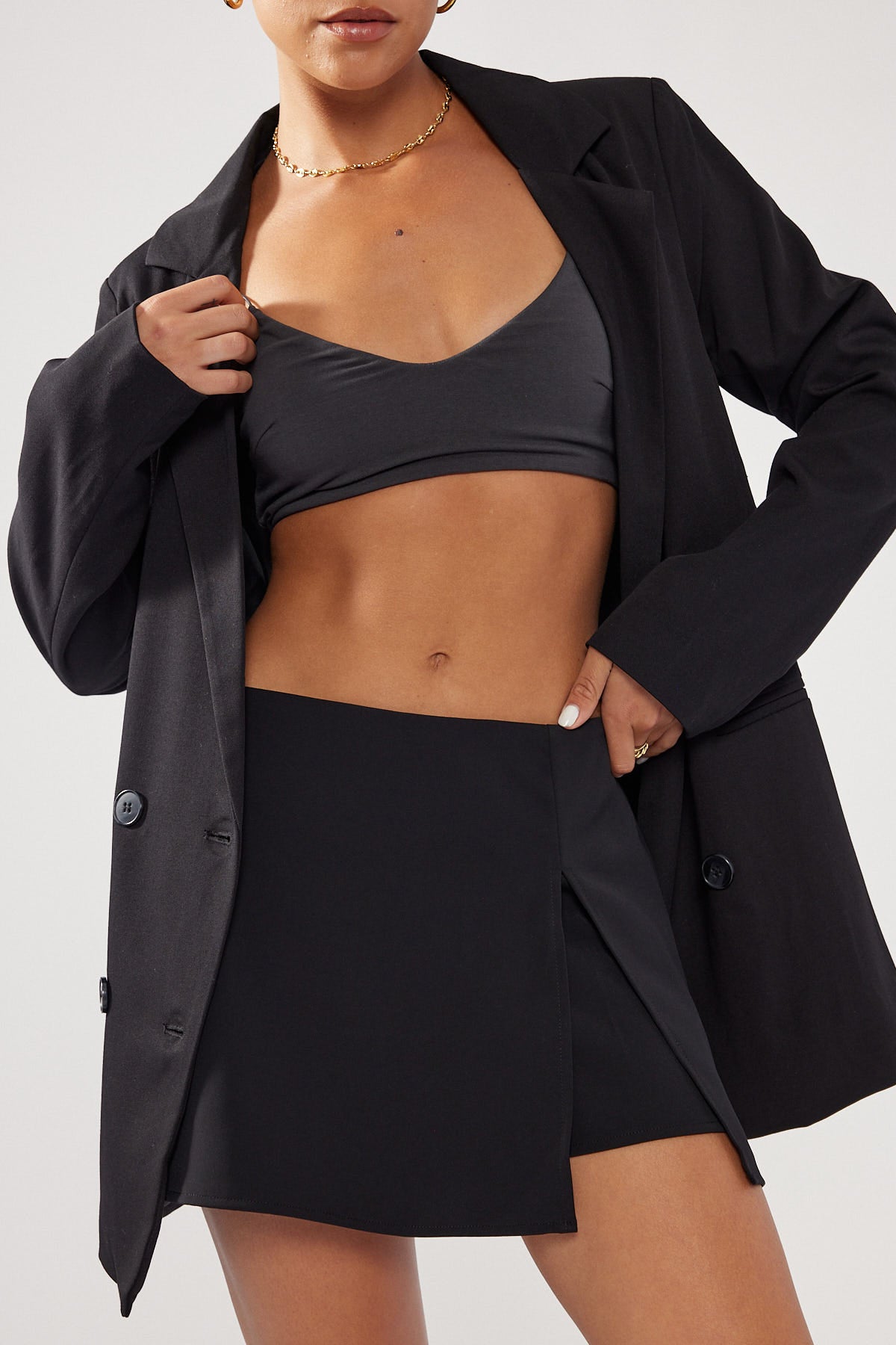 Perfect Stranger Tropez Mid Rise Skort Black