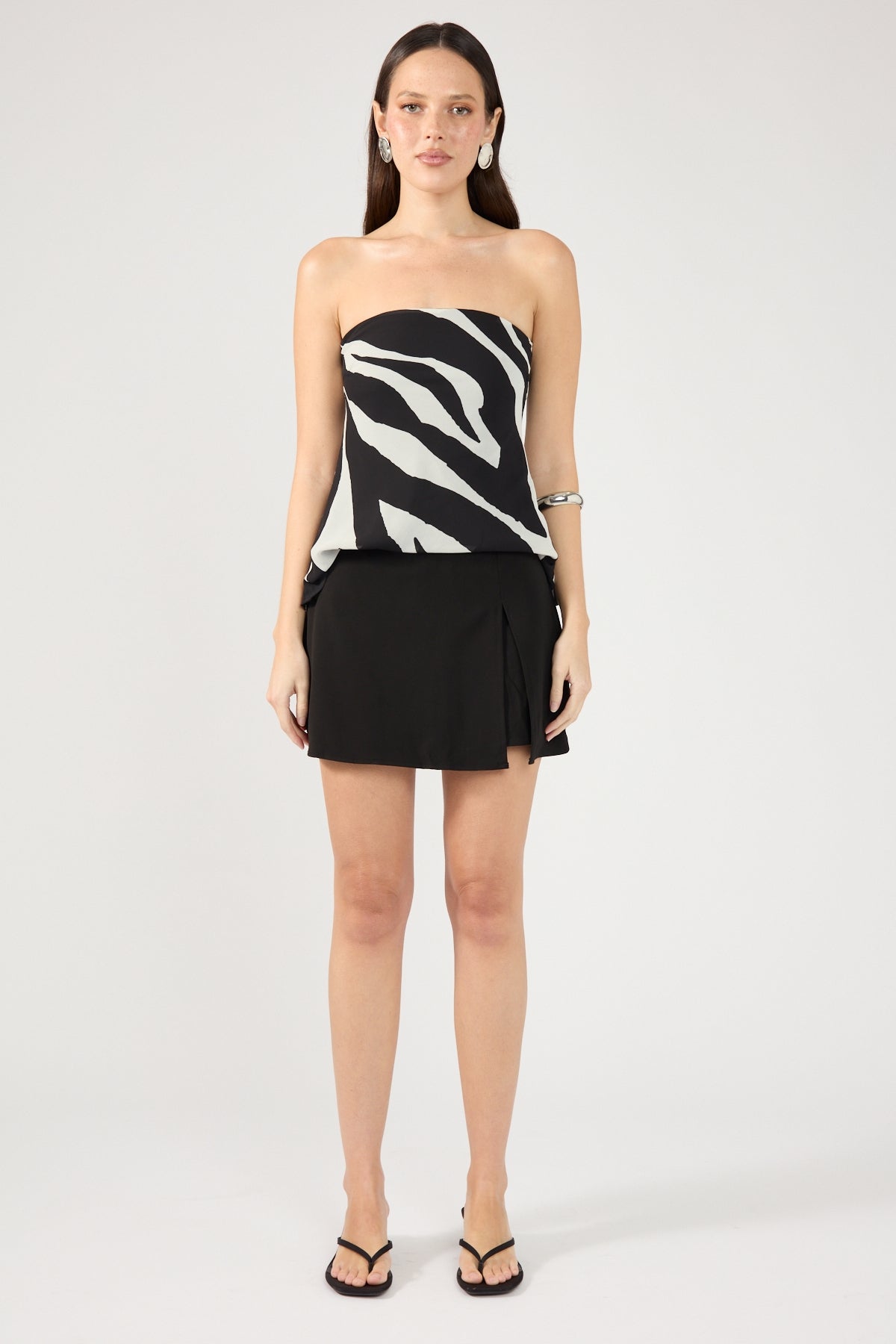 Perfect Stranger Tropez Mid Rise Skort Black