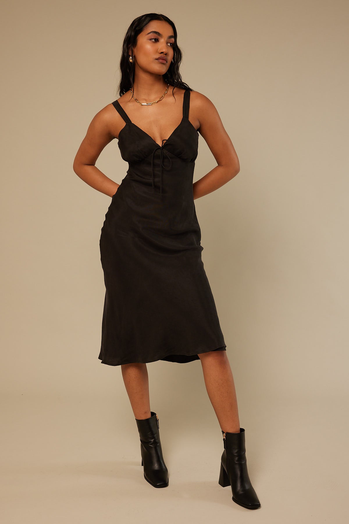 Perfect Stranger Modern Muse Midi Dress Black
