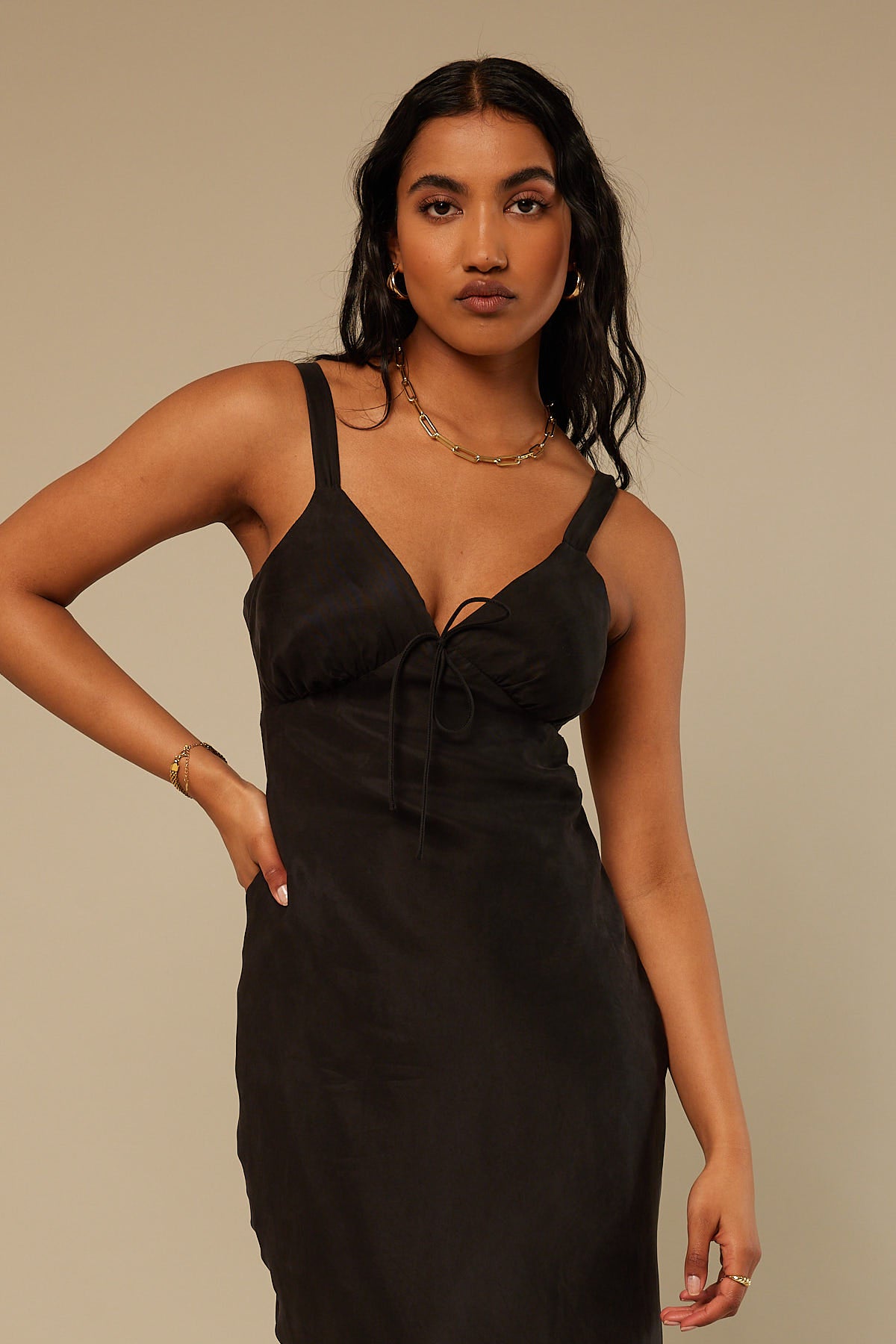 Perfect Stranger Modern Muse Midi Dress Black