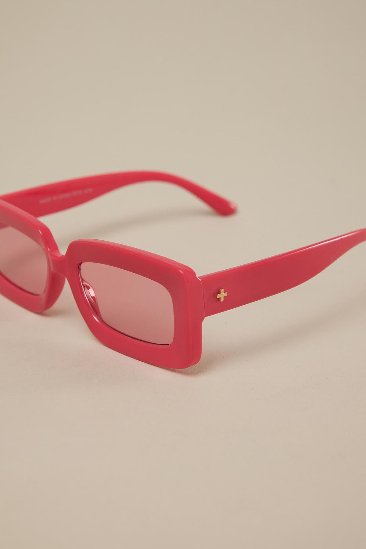 Peta + Jain Blurred Raspberry Rose