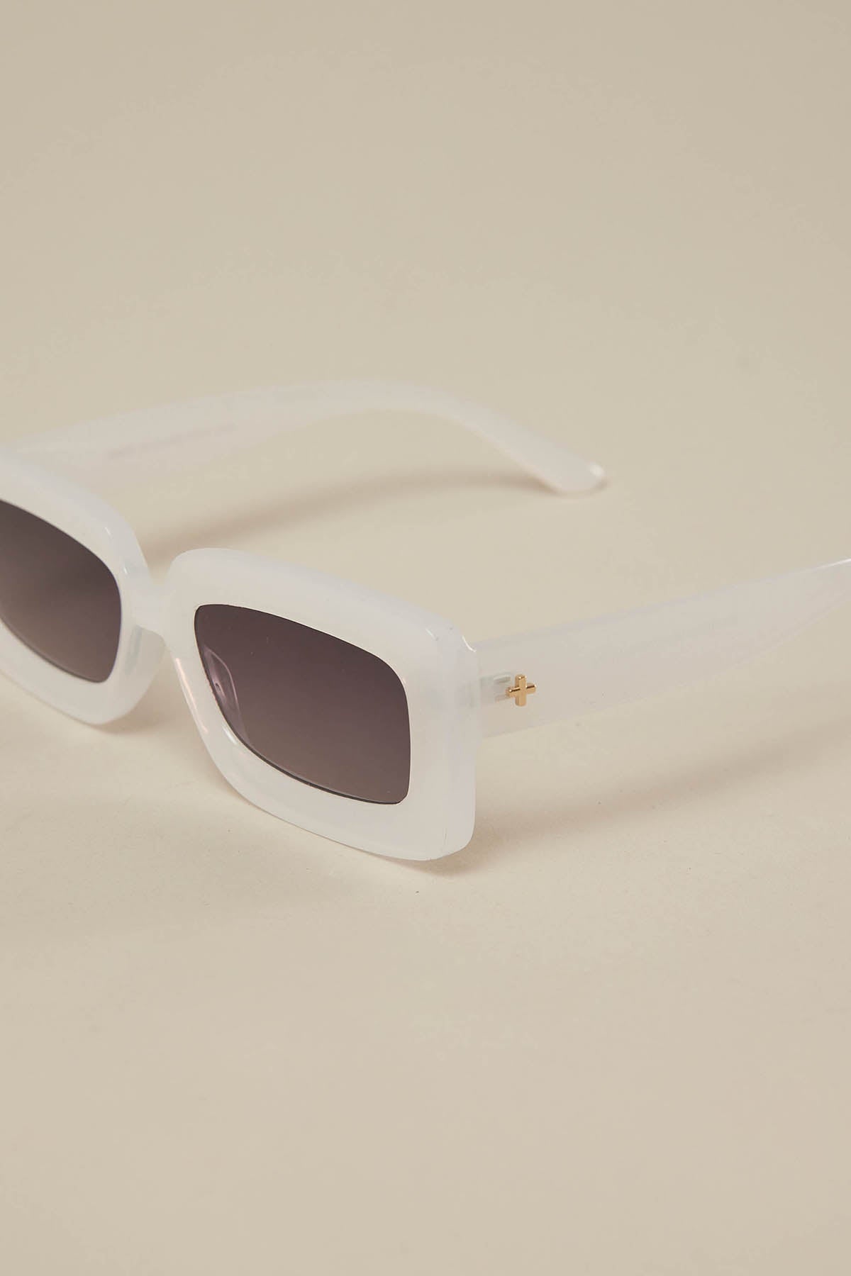 Peta + Jain Blurred White