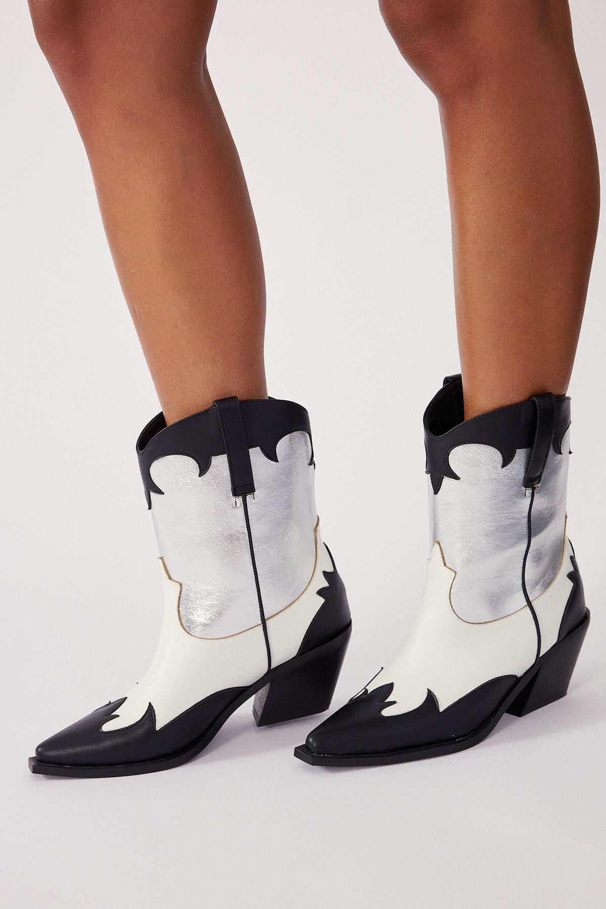 Billini Urie Black White Silver