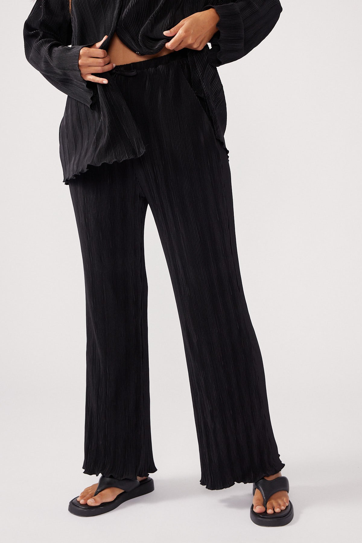 Perfect Stranger Plisse Pant Black