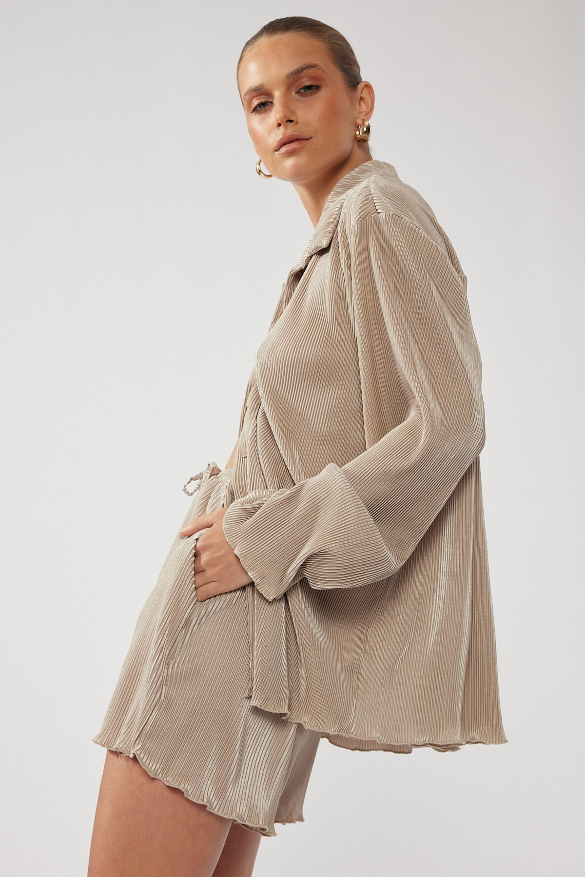 Perfect Stranger Plisse Short Taupe