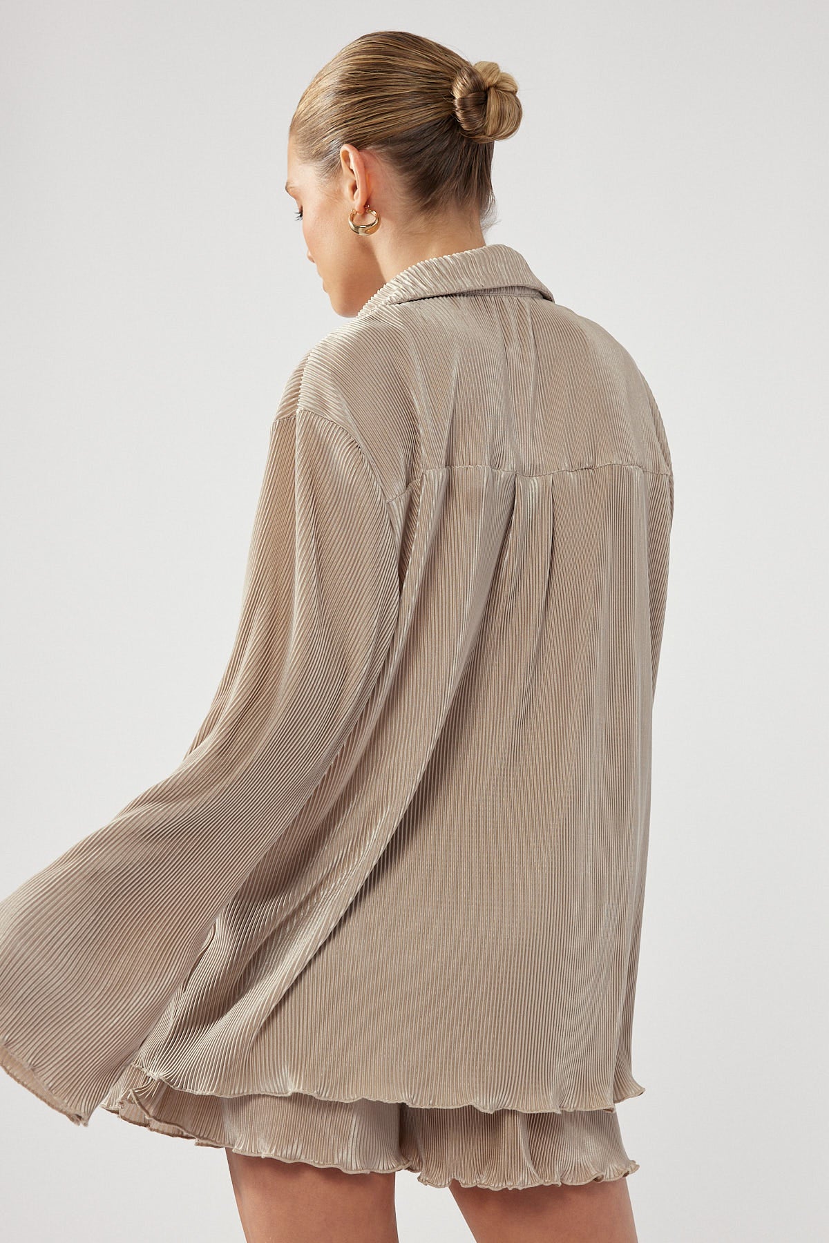 Perfect Stranger Plisse Short Taupe