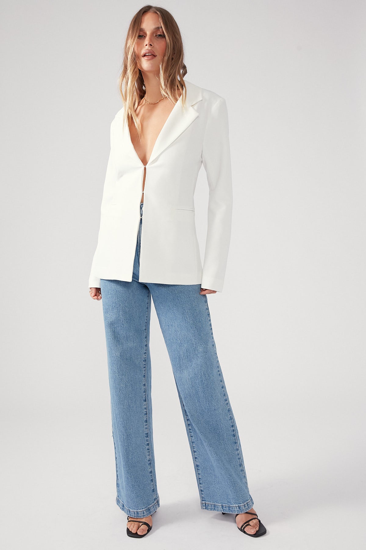 Perfect Stranger Stella Hook And Eye Blazer White
