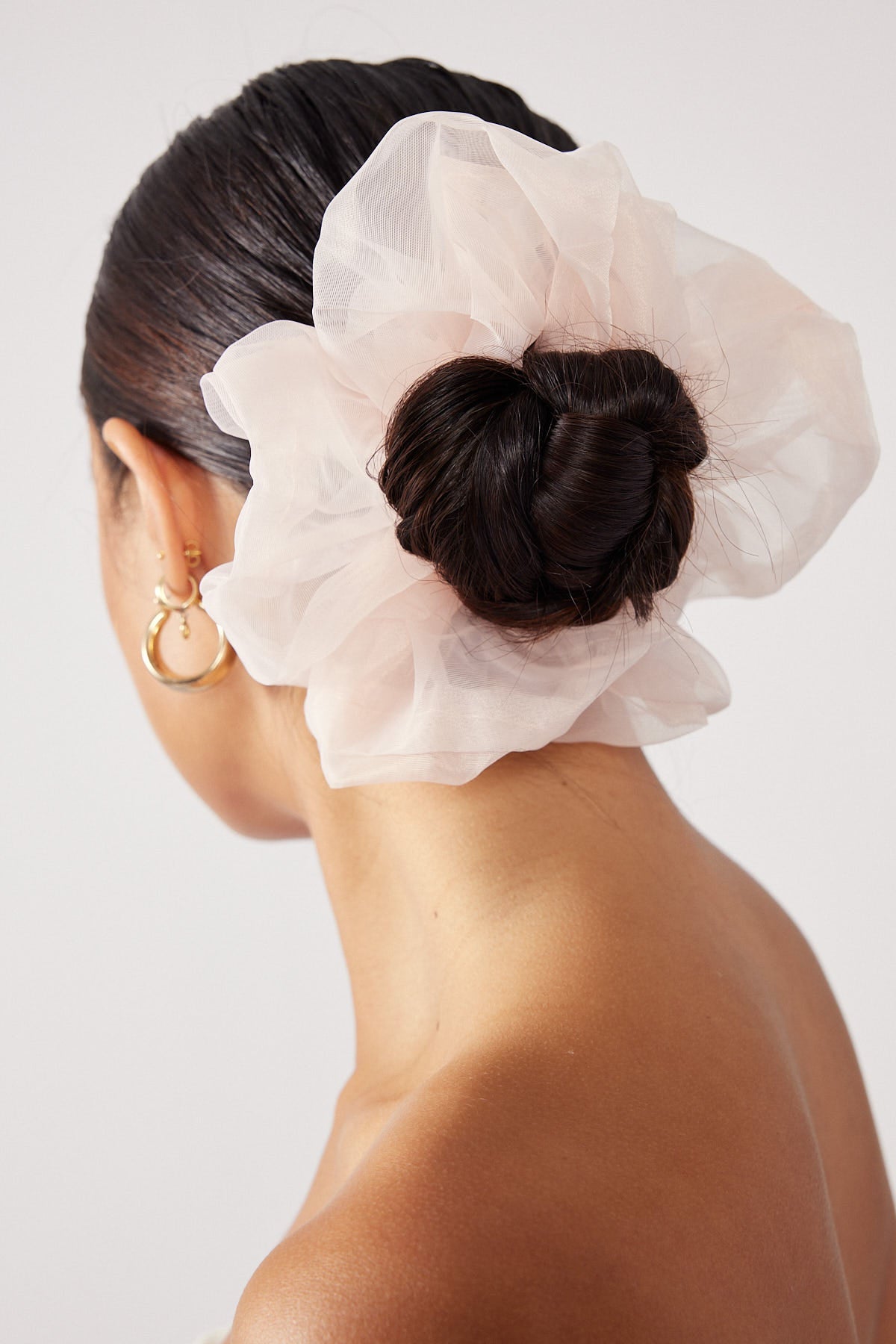 Token Organza Scrunchie Pink