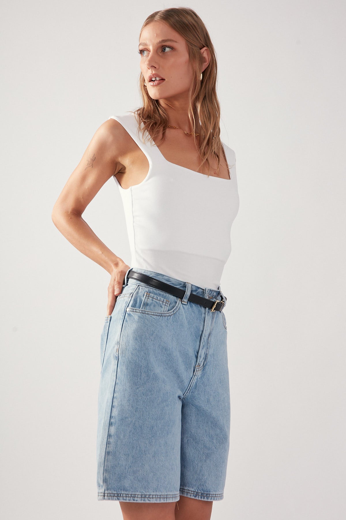 Perfect Stranger Maika Mid Rise Denim Jorts Washed Blue