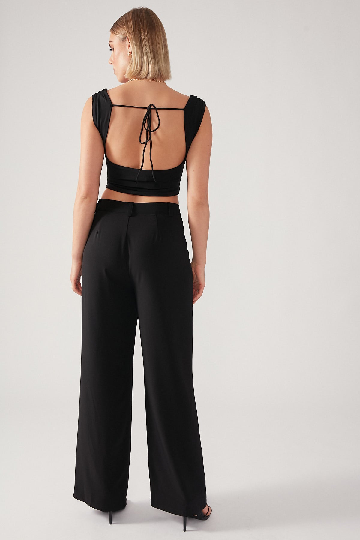 Perfect Stranger Eva Mid Rise Pleat Pant Black