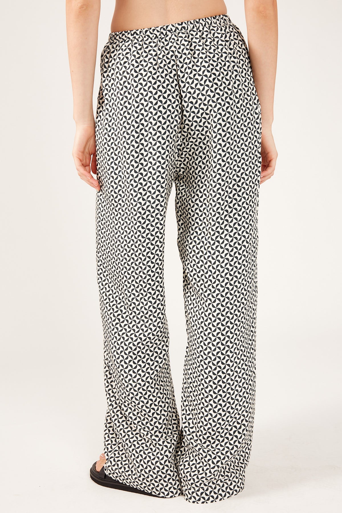 Perfect Stranger GEO PATTERN PANT White Print