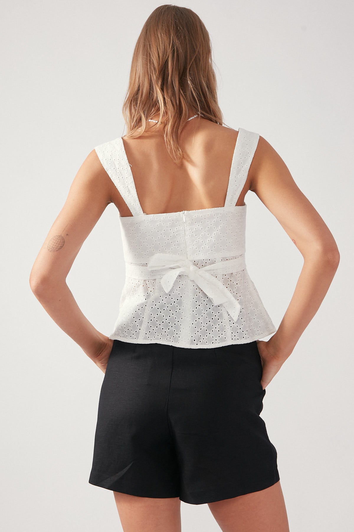 Perfect Stranger Tailored Linen Blend Short Black