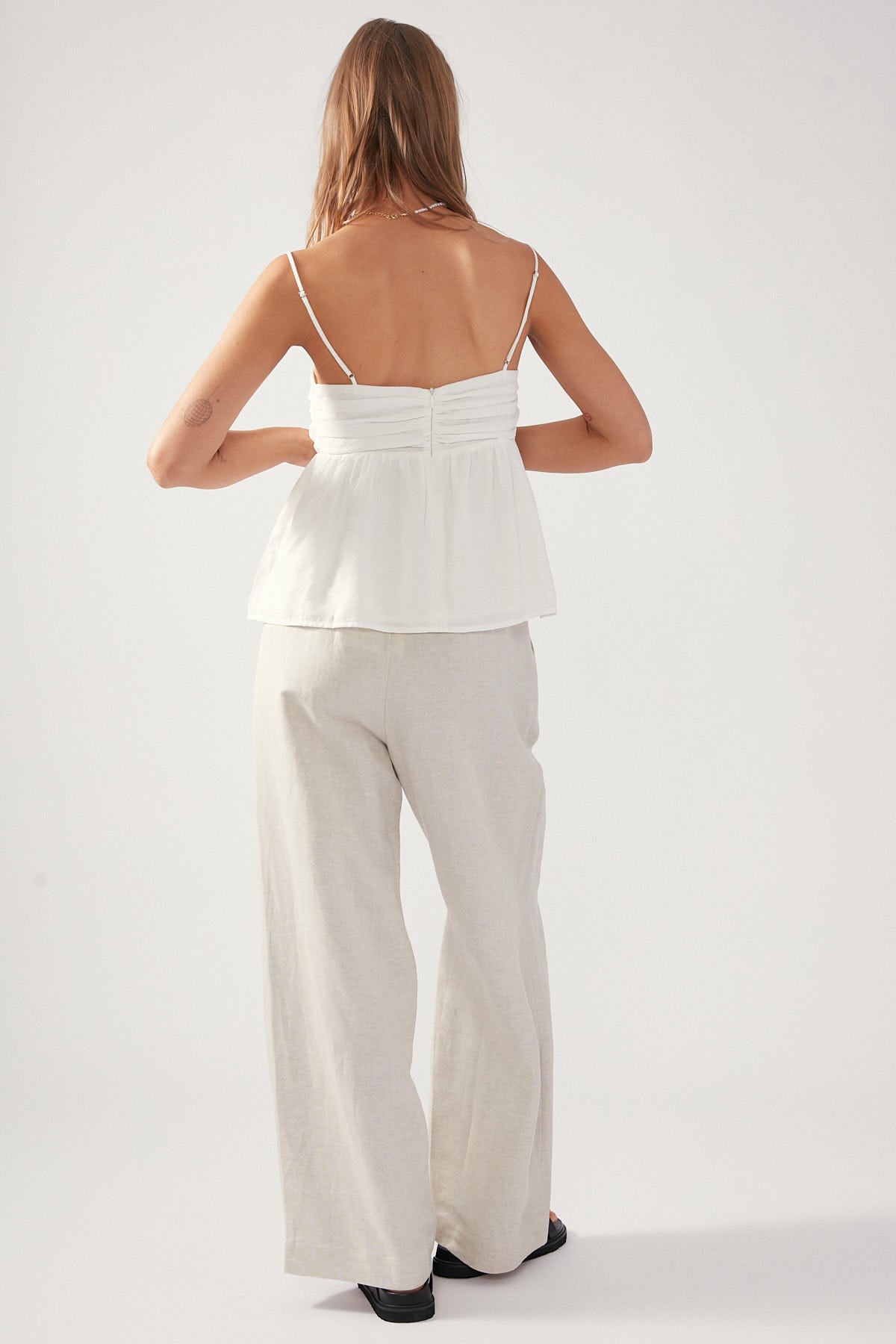 Perfect Stranger Tailored Linen Blend Pant Oatmeal