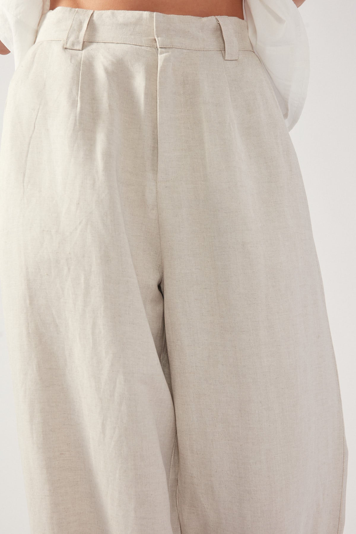 Perfect Stranger Tailored Linen Blend Pant Oatmeal