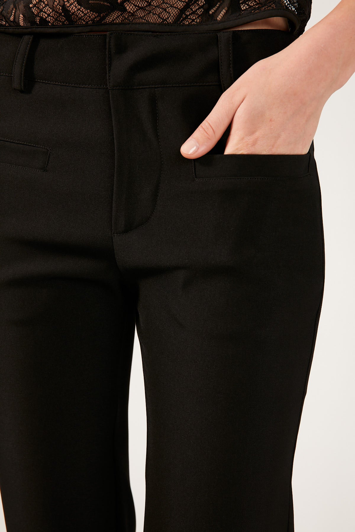 Perfect Stranger CARRIE 90S CAPRI PANT Black