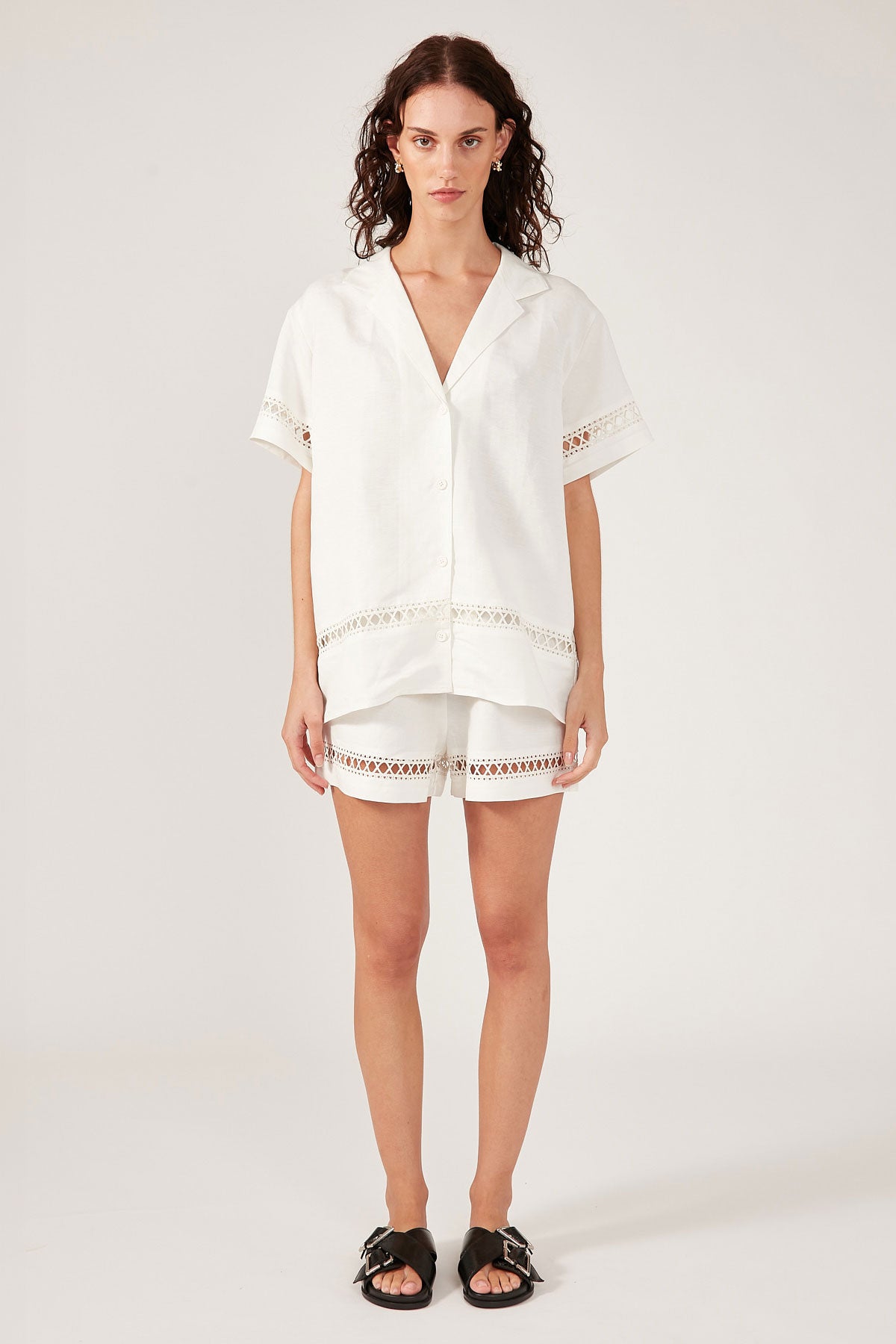 Perfect Stranger LOW TIDES SHORT SLEEVE LINEN SHIRT Cream