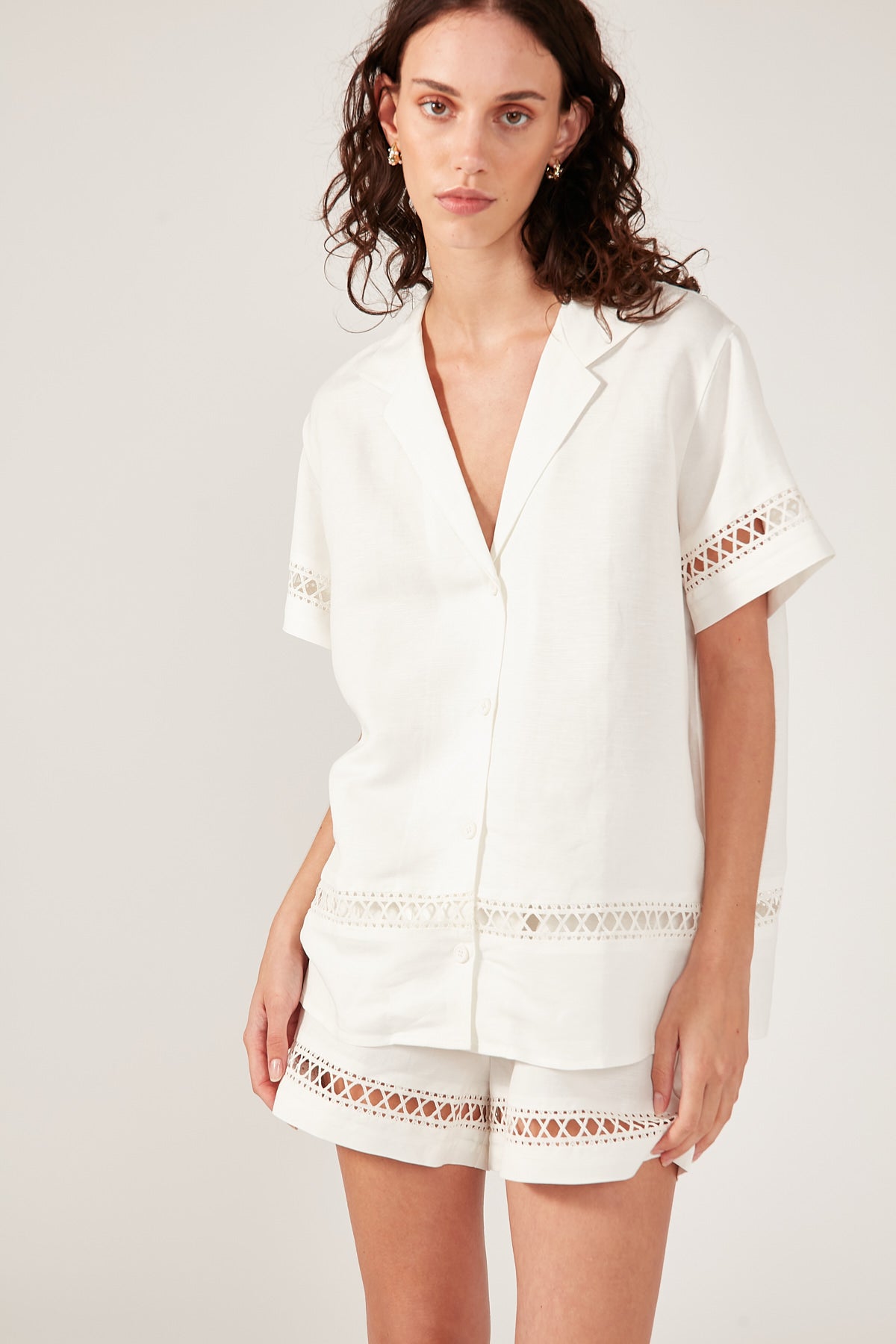 Perfect Stranger LOW TIDES SHORT SLEEVE LINEN SHIRT Cream