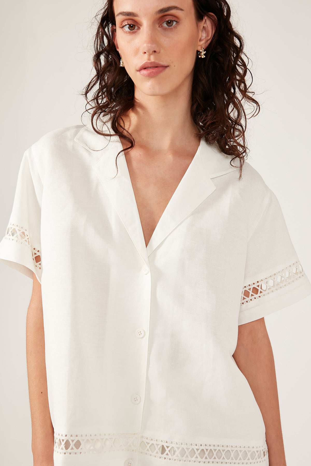 Perfect Stranger LOW TIDES SHORT SLEEVE LINEN SHIRT Cream