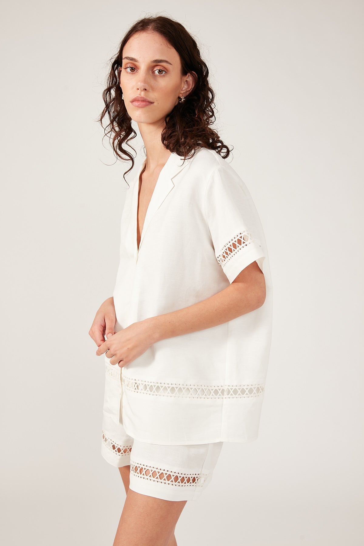 Perfect Stranger LOW TIDES SHORT SLEEVE LINEN SHIRT Cream