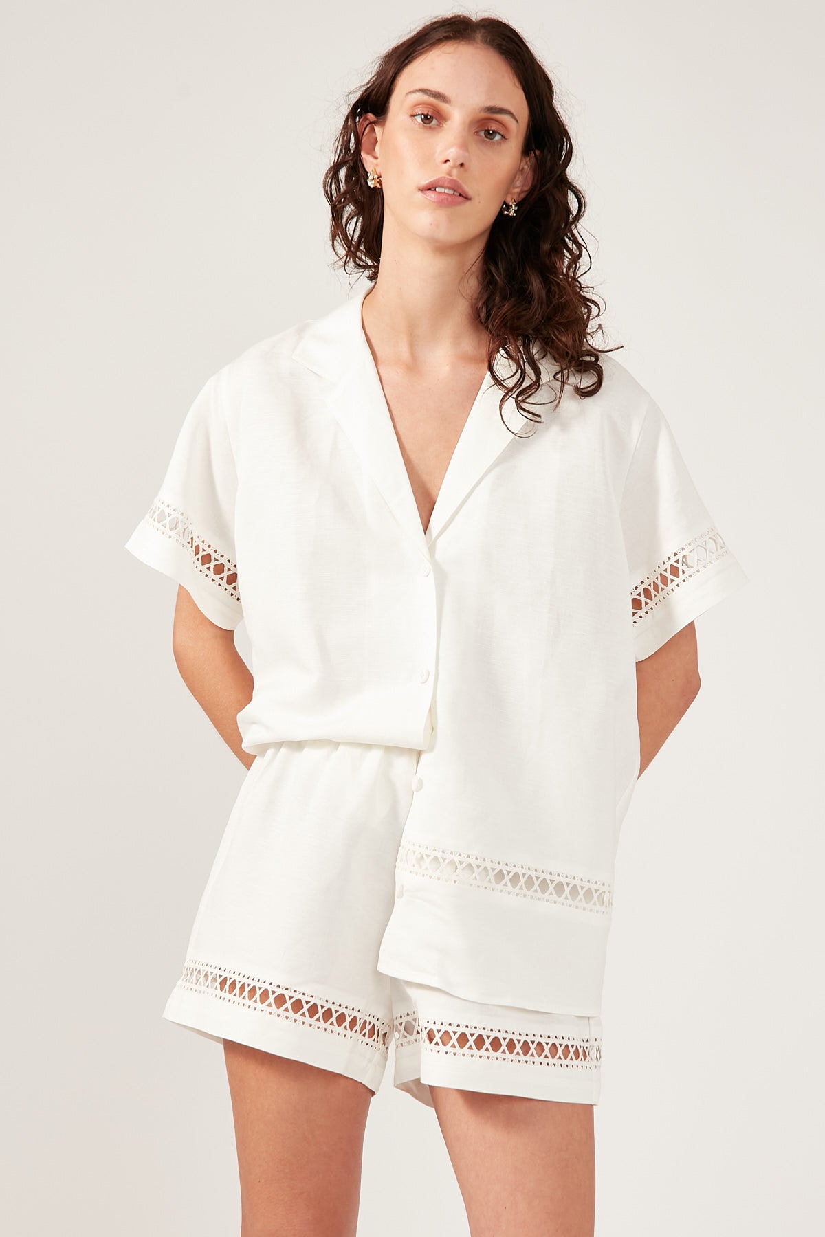 Perfect Stranger LOW TIDES LINEN SHORT Cream