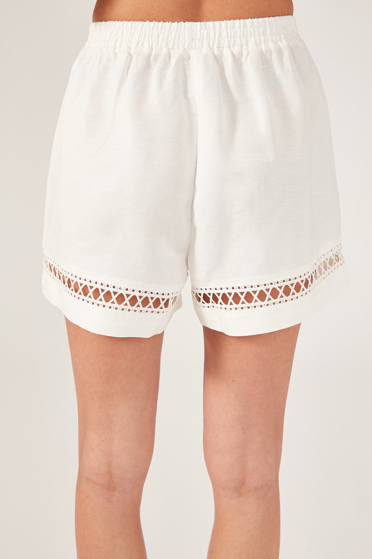 Perfect Stranger LOW TIDES LINEN SHORT Cream