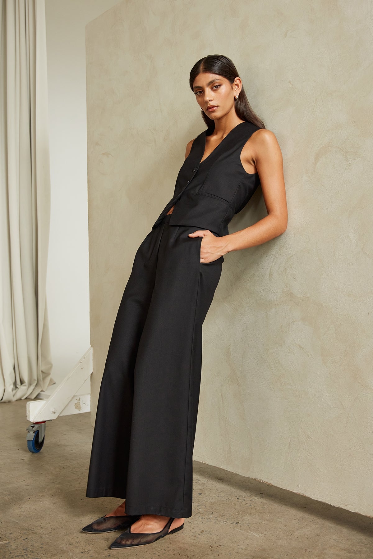 Perfect Stranger Maeve Relaxed Tailored Vest Black