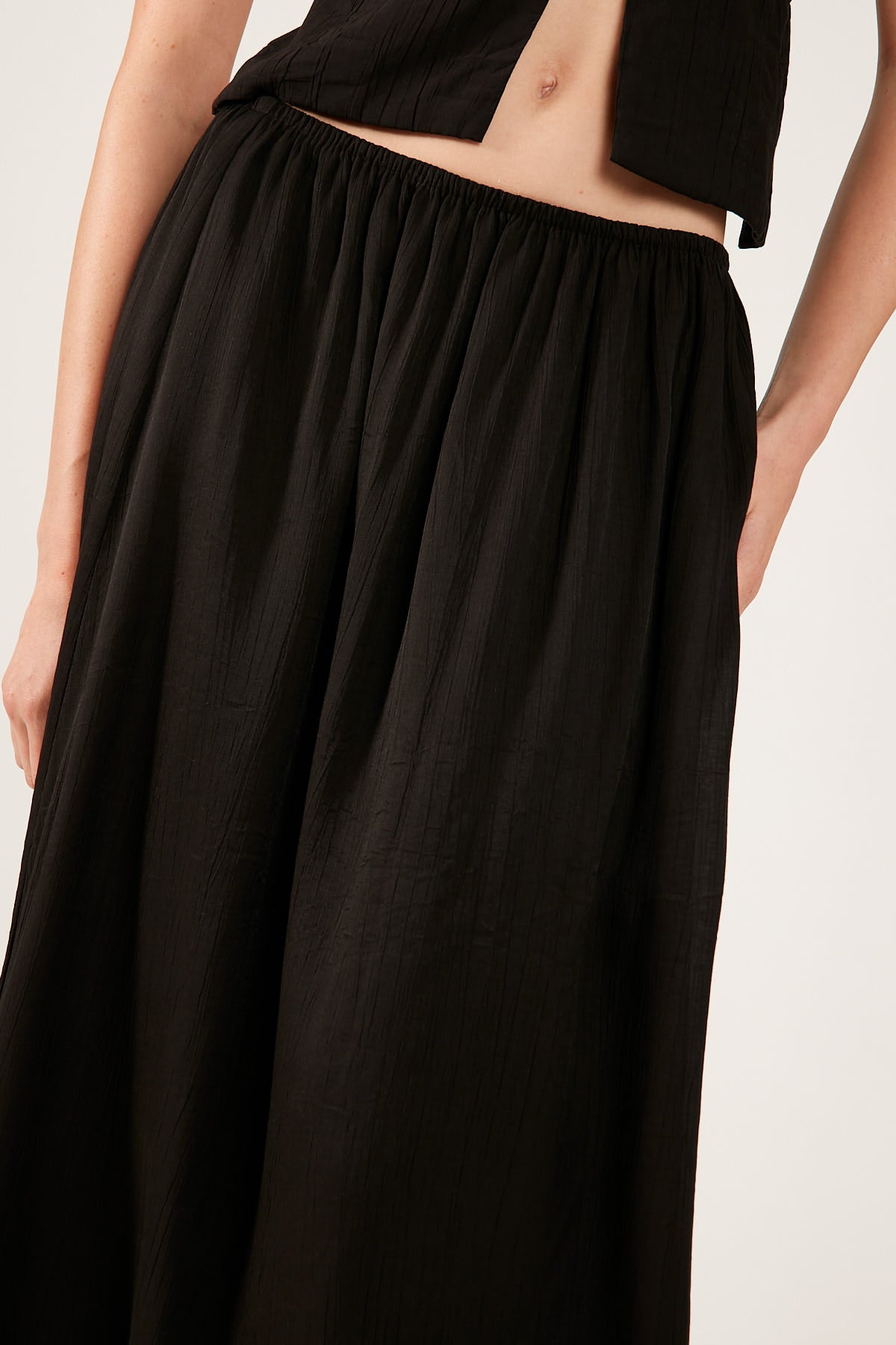 Perfect Stranger Corfu Crinkle Maxi Skirt Black