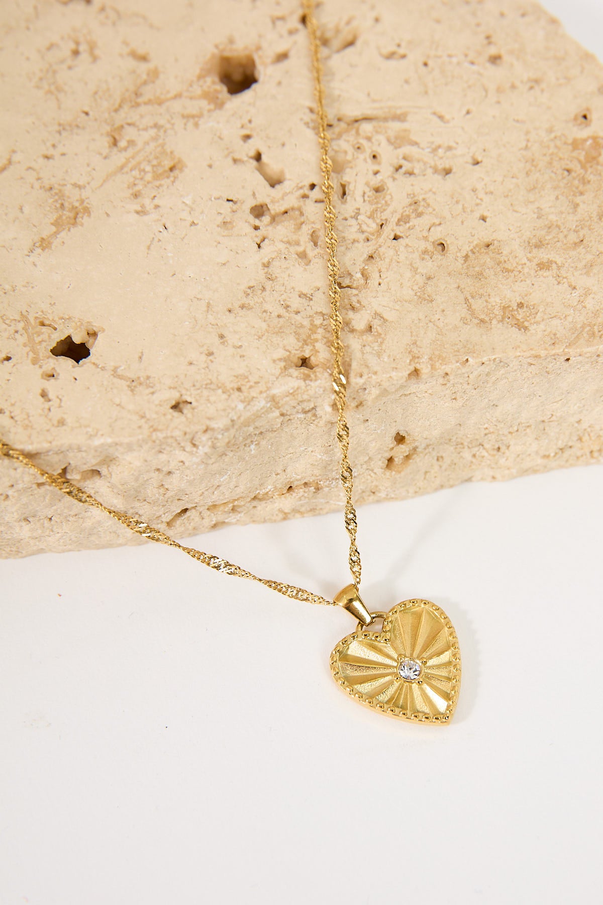 Perfect Stranger Amour Heart Necklace 18k Gold Plated