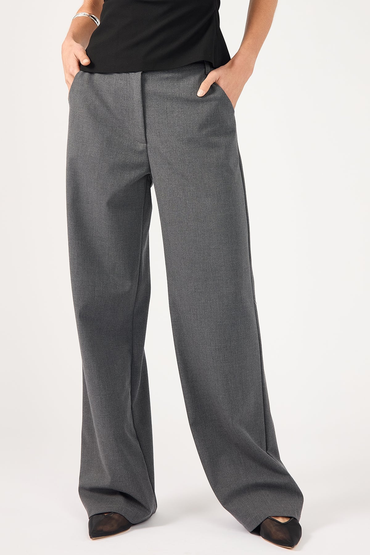 Perfect Stranger Koda Mid Rise Tailored Pant Grey