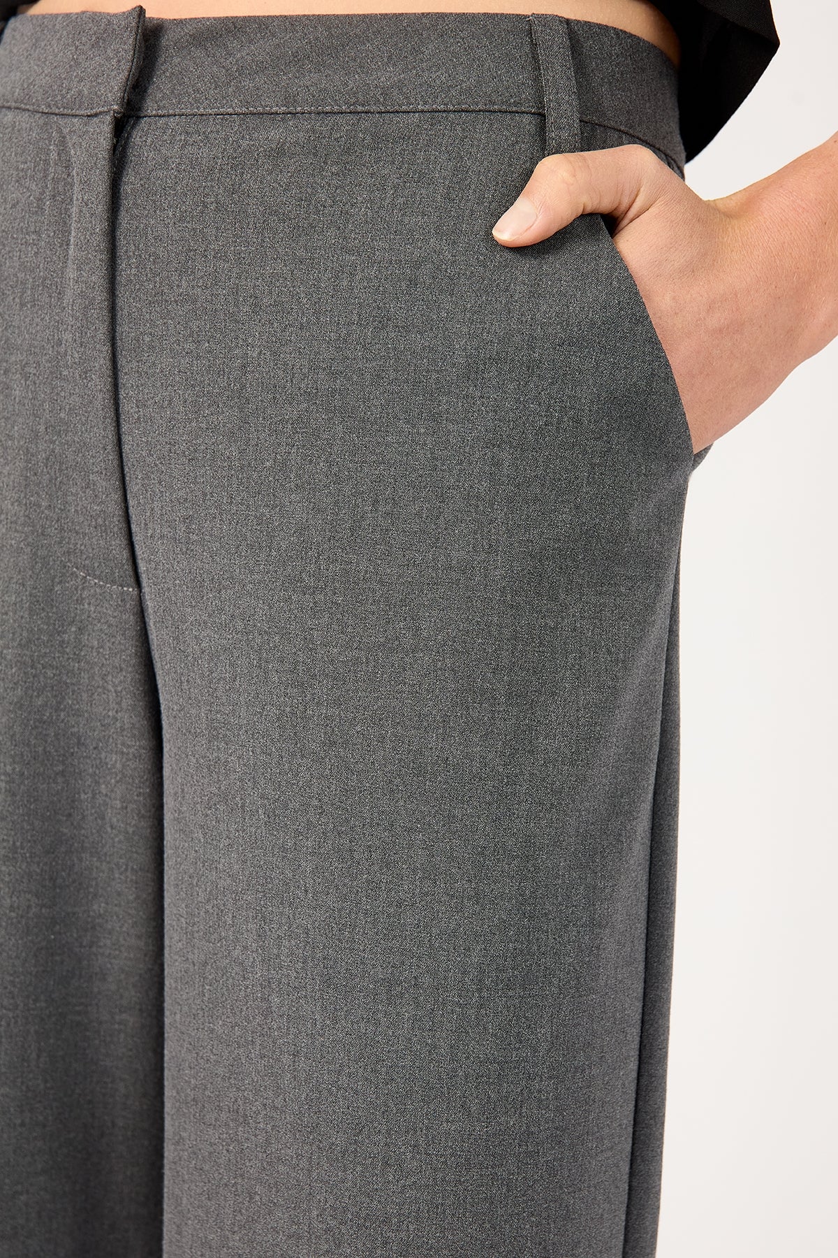 Perfect Stranger Koda Mid Rise Tailored Pant Grey
