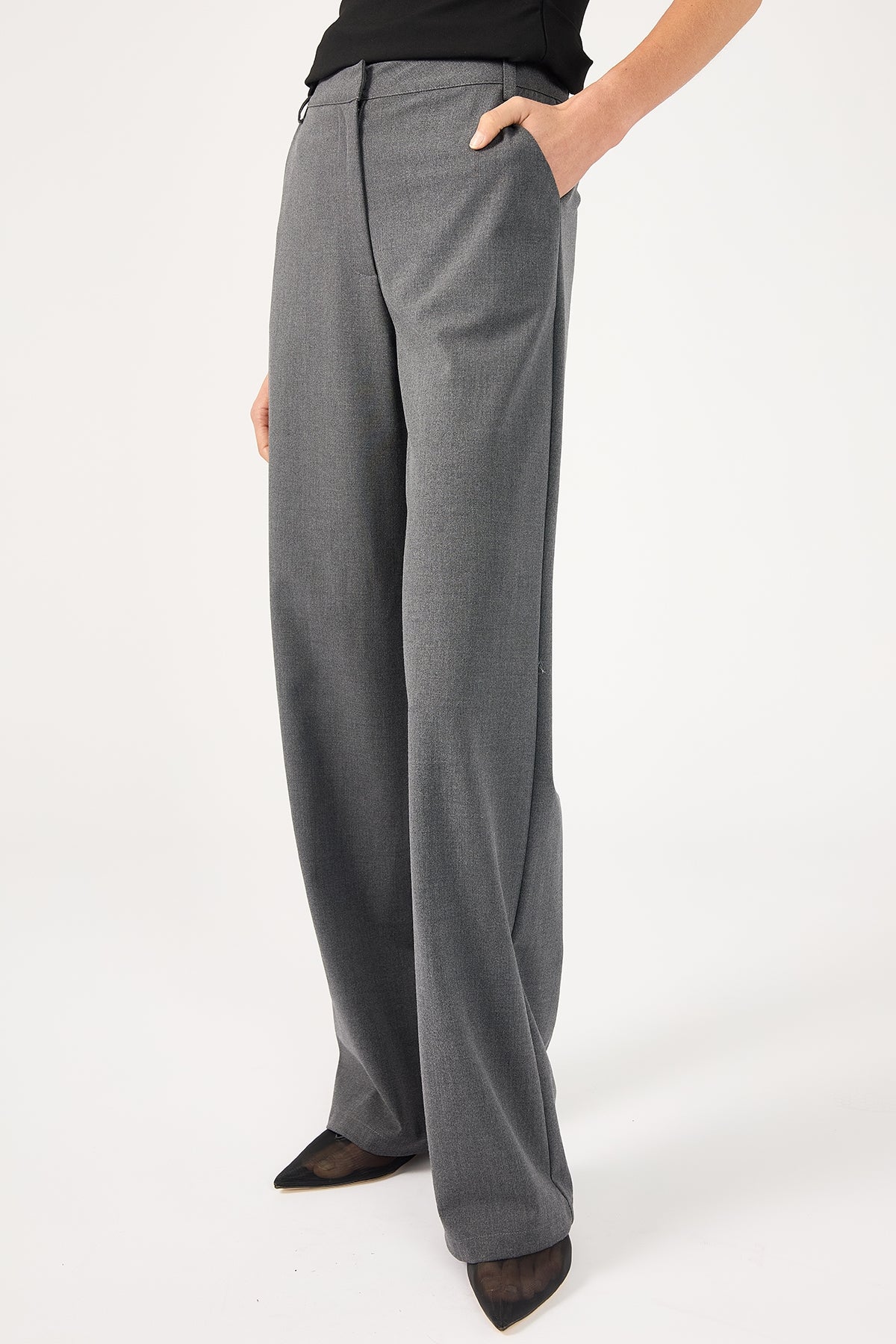 Perfect Stranger Koda Mid Rise Tailored Pant Grey