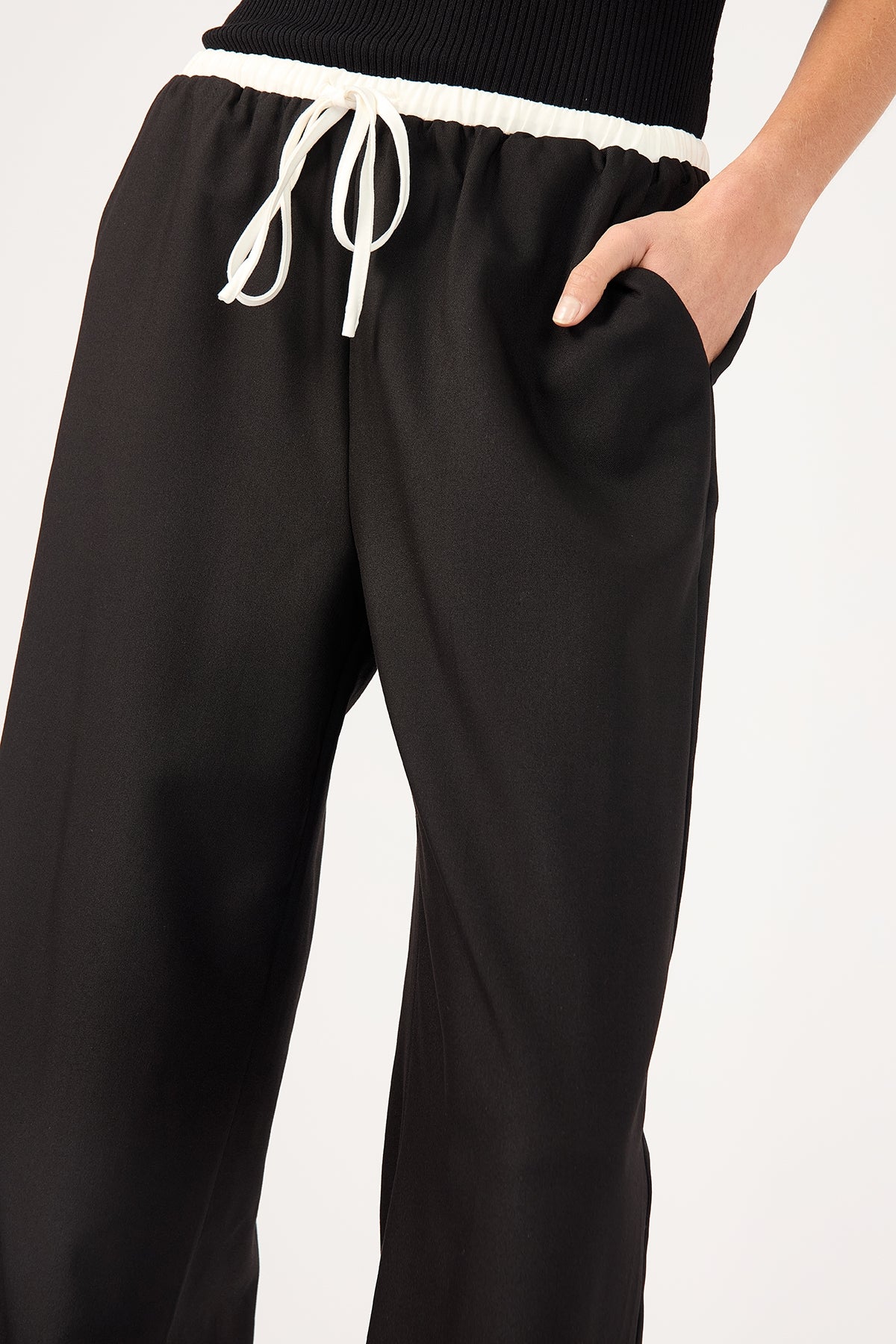 Perfect Stranger Contrast Waistband Drawcord Straight Leg Pants Black