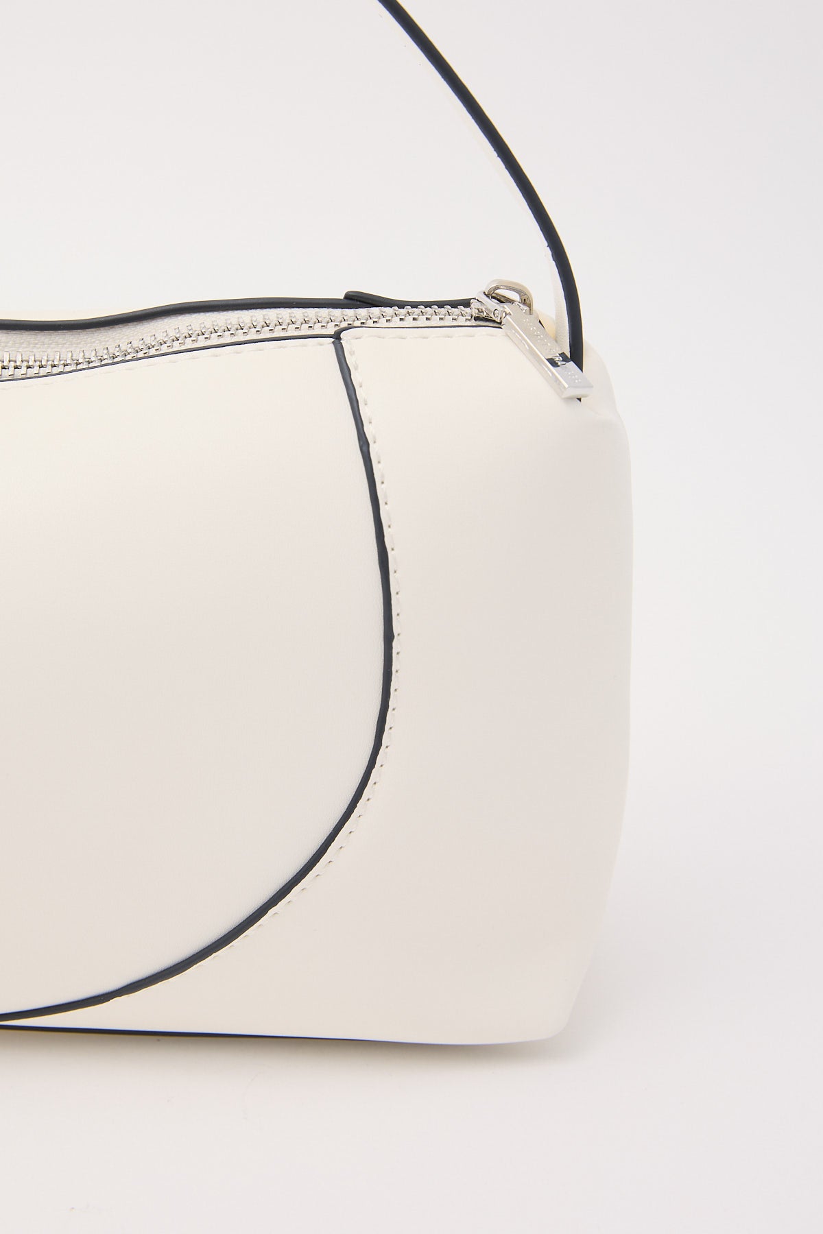 Perfect Stranger Tracing Muse Hand Bag White