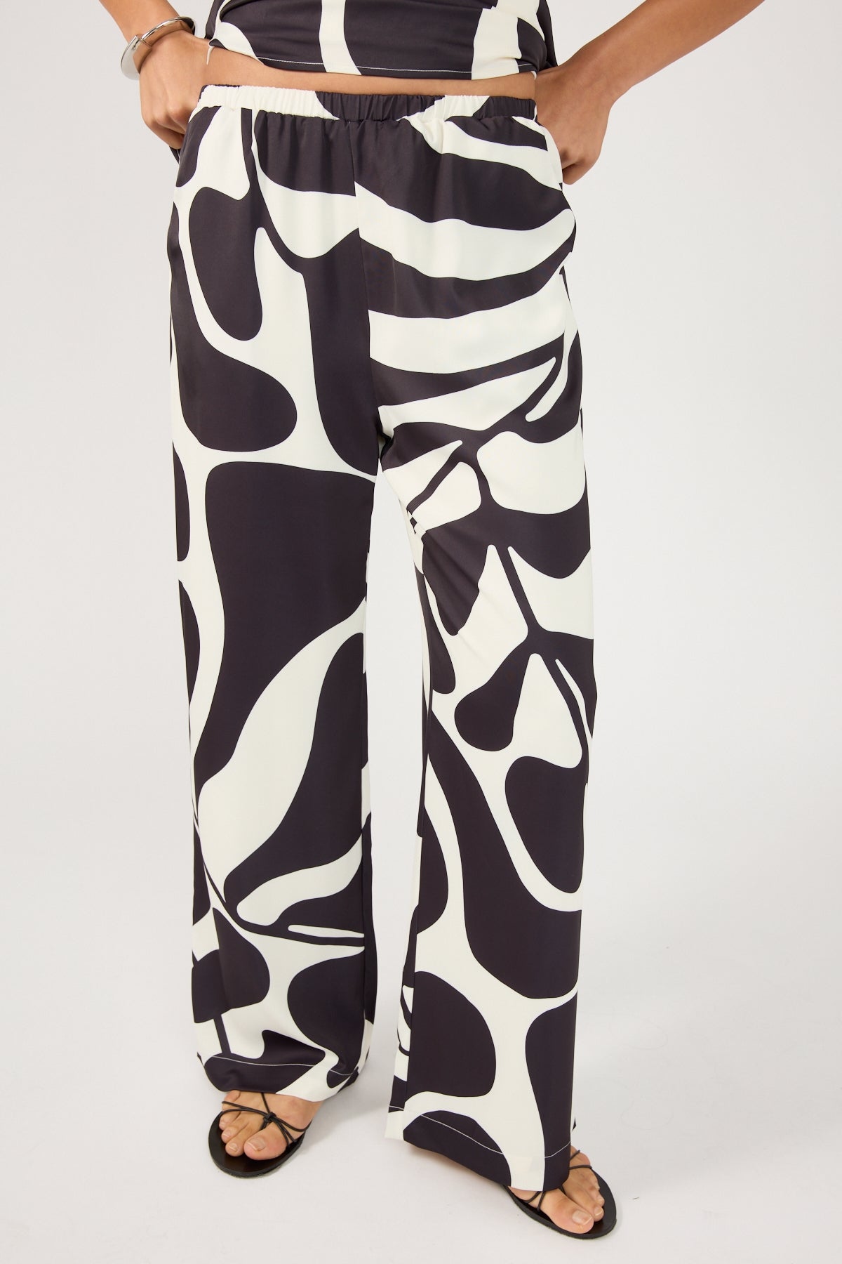 Perfect Stranger Remini Wide Leg Pant Black Print