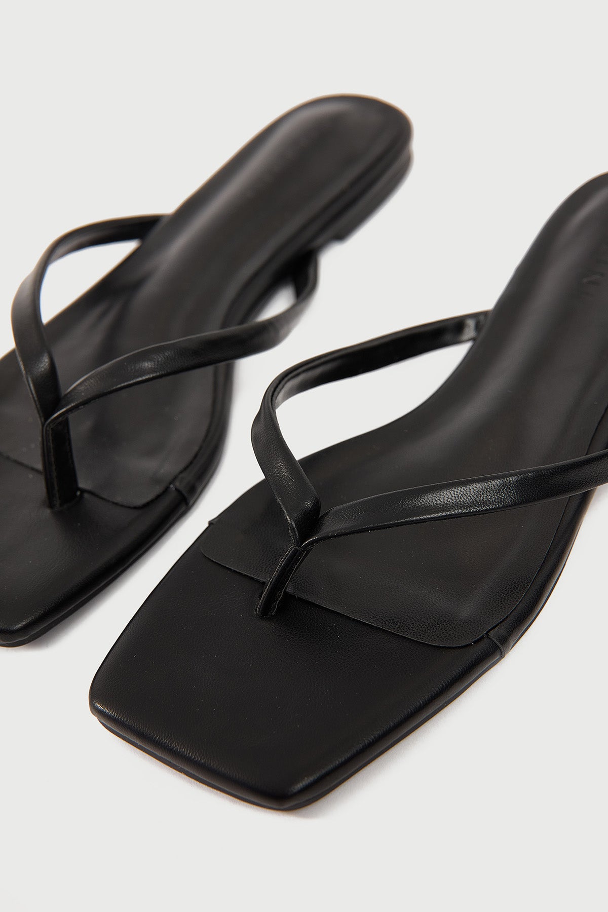 Billini Tove Slide Black