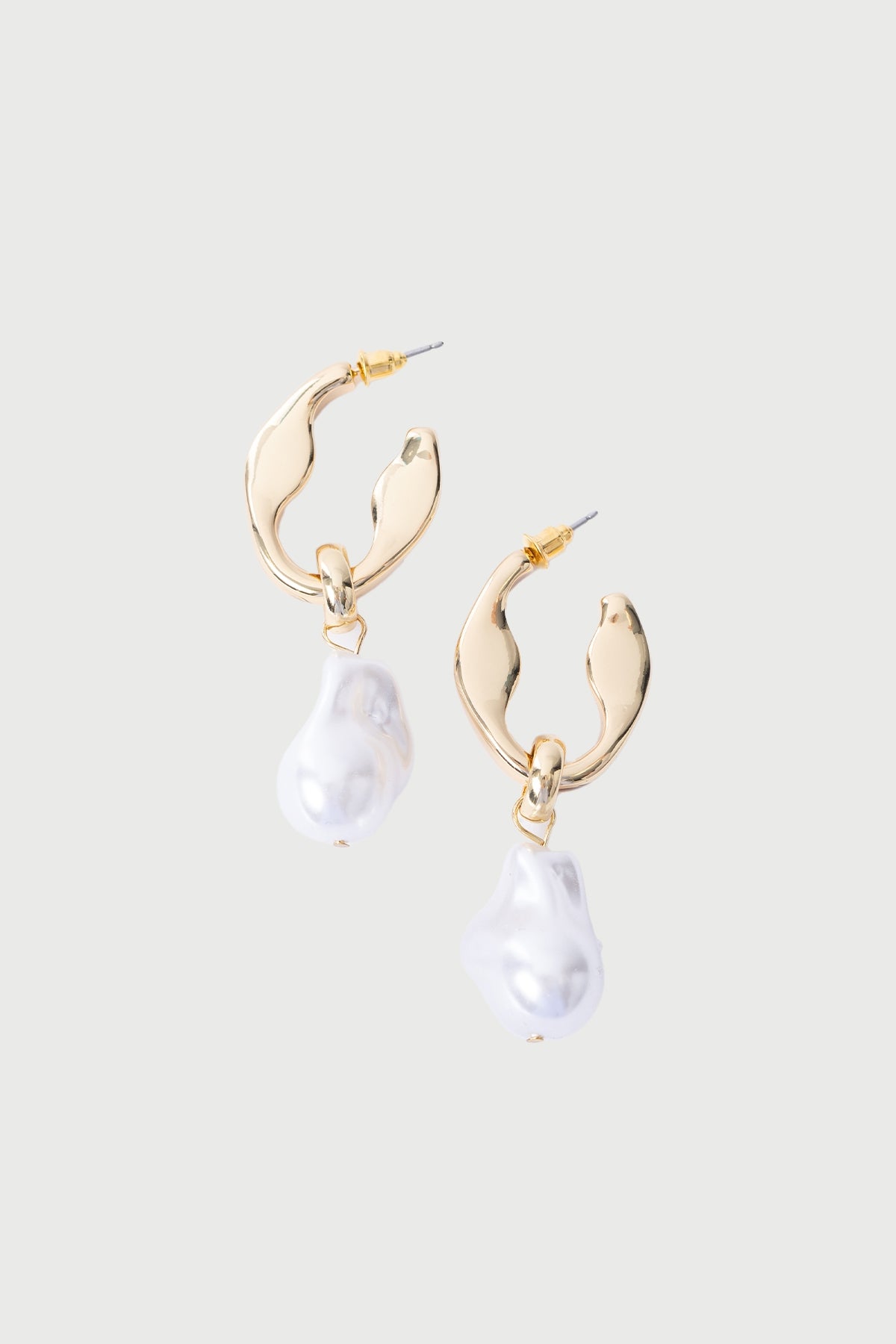 Perfect Stranger Pearly Drop Earring Gold