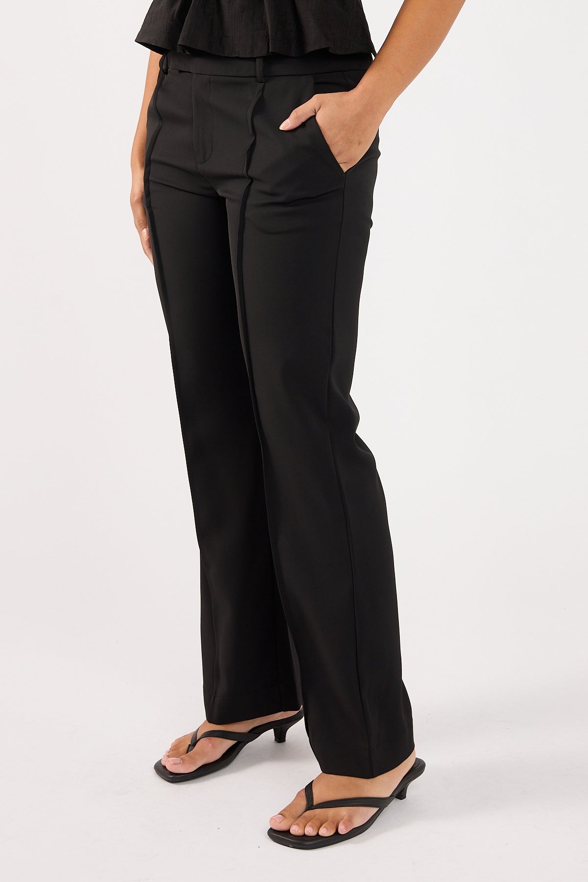 Perfect Stranger Nylah Low Rise Pintuck Tailored Pant Black