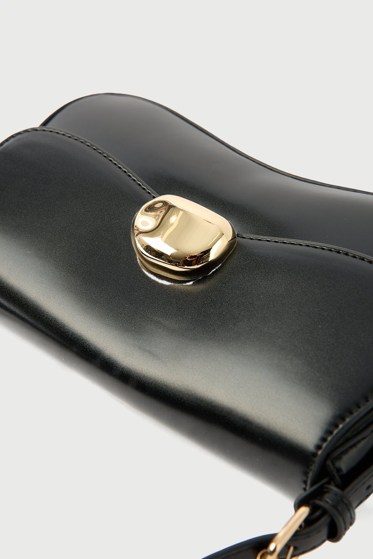 Perfect Stranger Betty Handbag Black