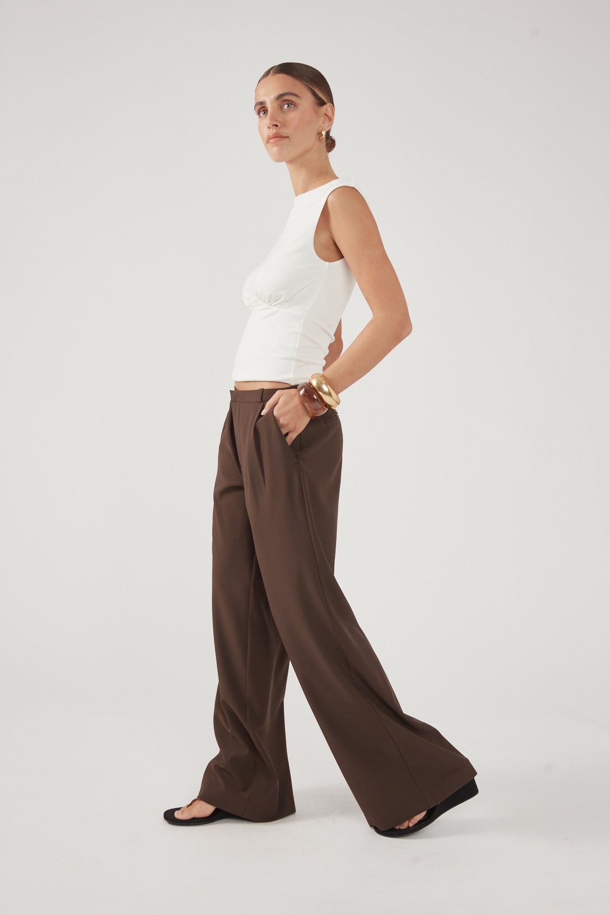 Perfect Stranger Rae Low Rise Pleated Tailored Pant Brown