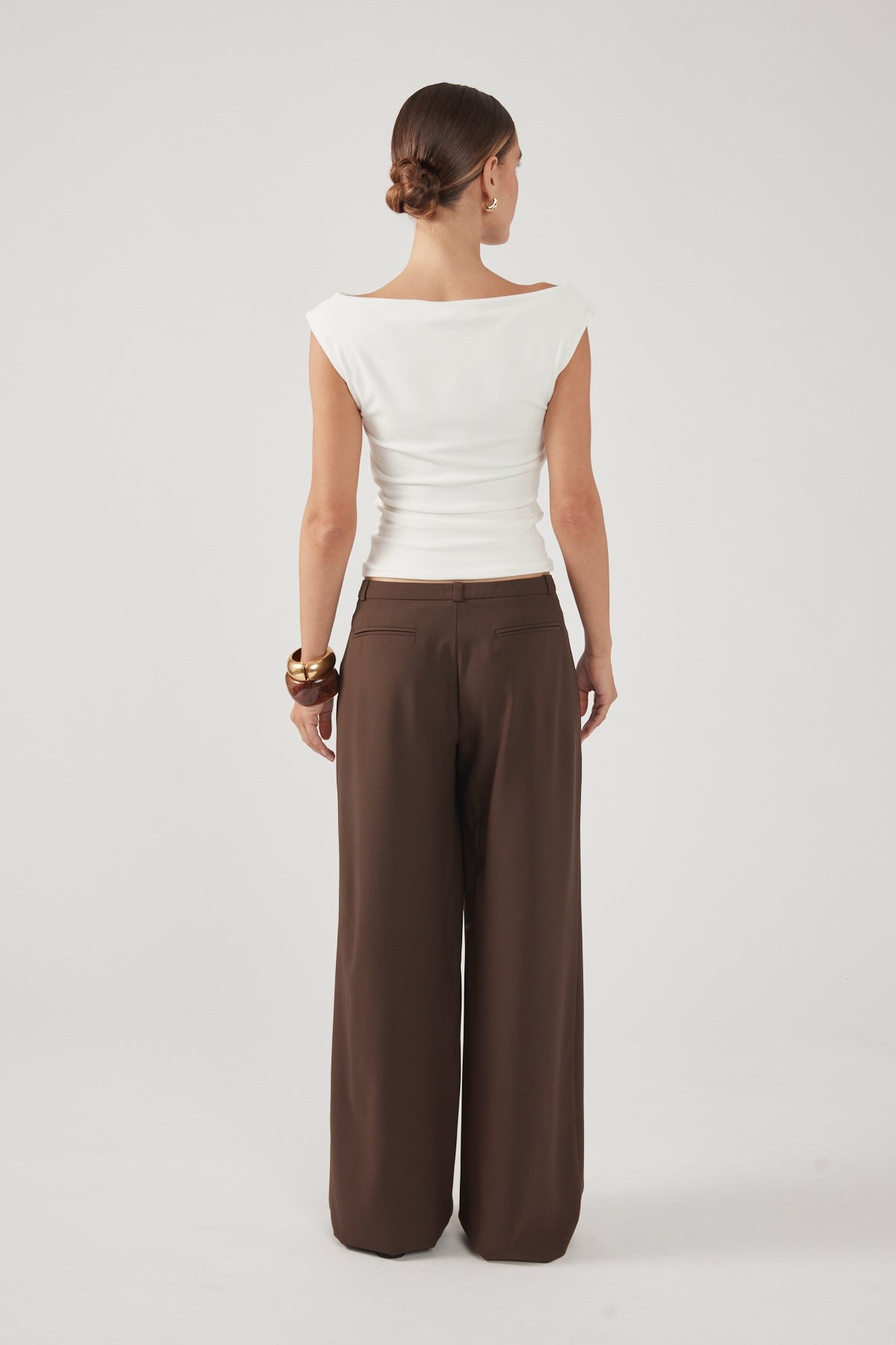 Perfect Stranger Rae Low Rise Pleated Tailored Pant Brown