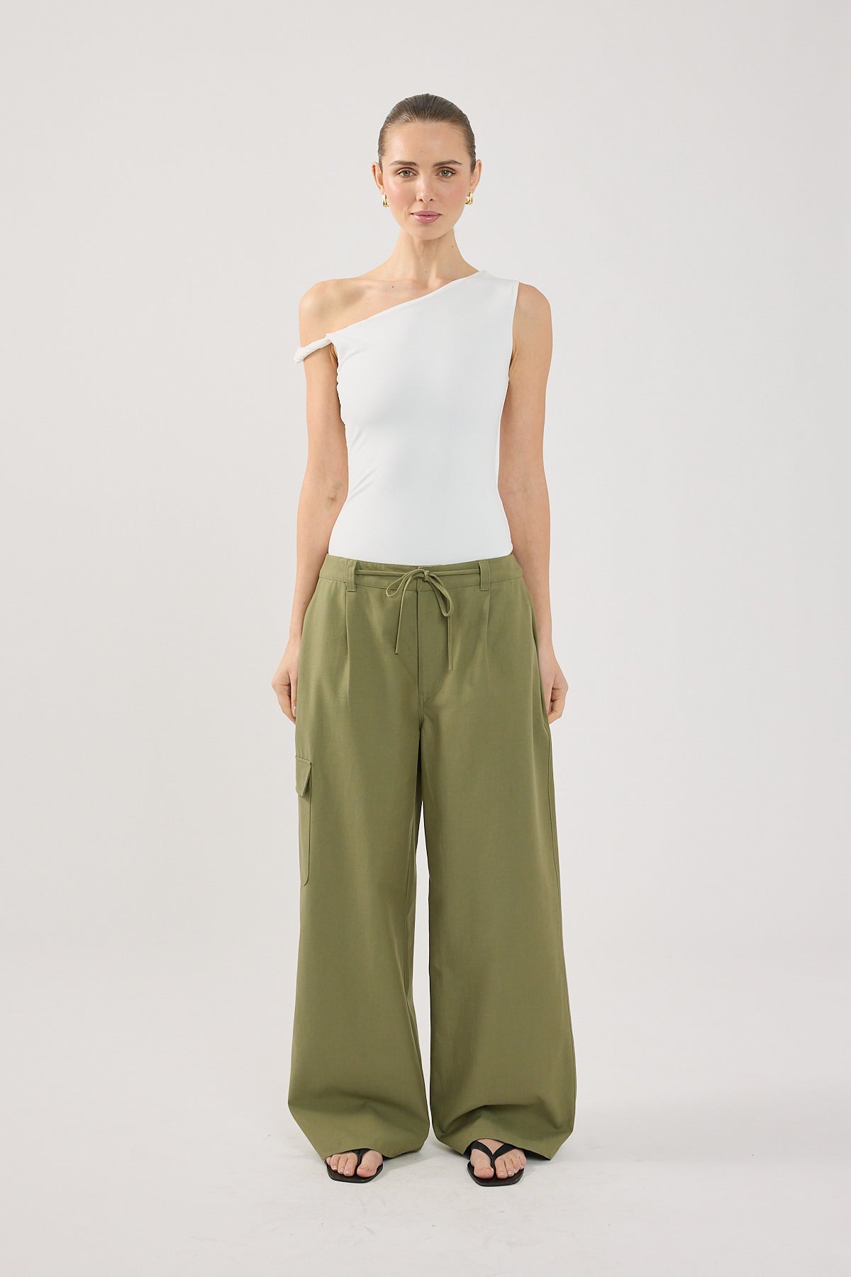 Perfect Stranger Jayden Mid Rise Cargo Tailored Pant Khaki